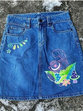 Disney Cheshire Cat Alice in
Wonderland Denim Skirt - Size 6
